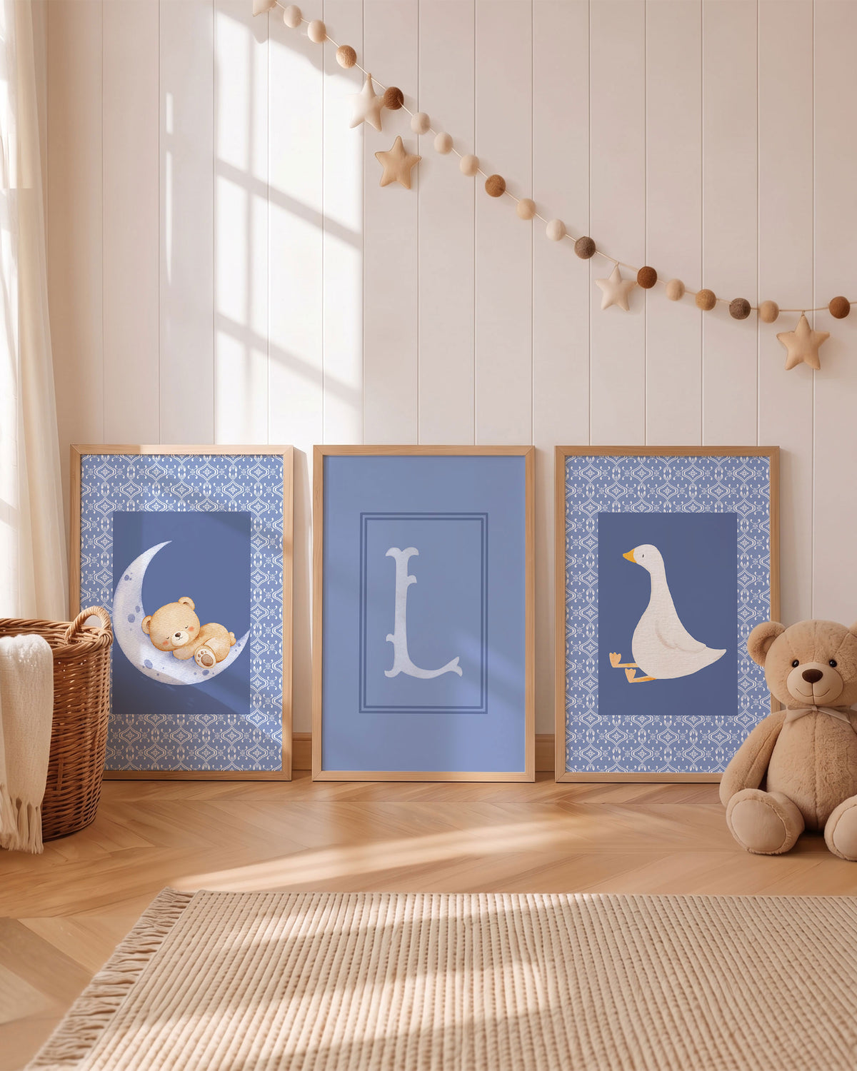 Set 3 Quadri Personalizzati - Iniziale, Orsetto e Ochetta, colore azzurro per cameretta bambino.