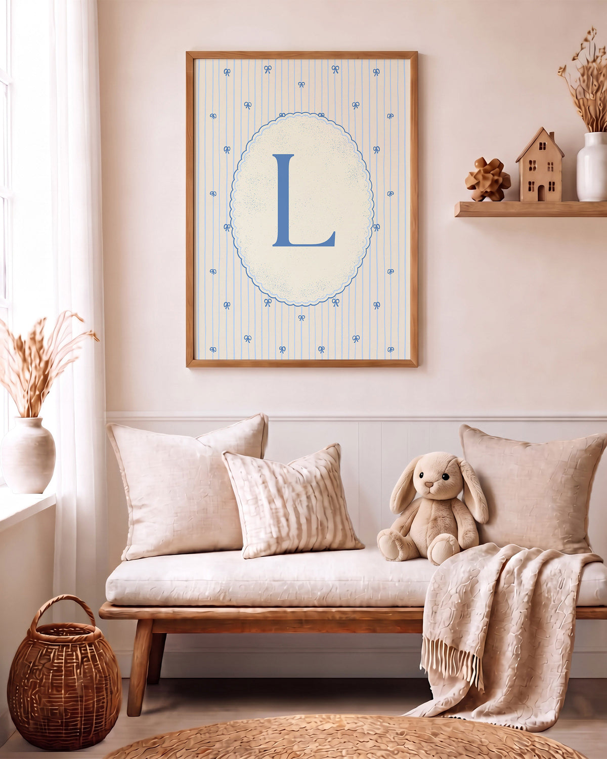 Quadro con Iniziale Personalizzata - Stile Classico e Fiocchi, colore azzurro per cameretta bambino