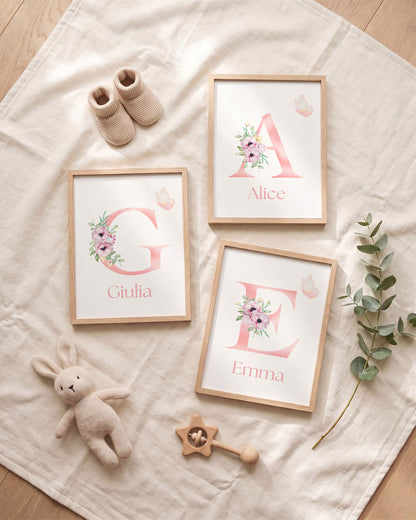 Quadro con Iniziale Personalizzata - Acquerello Floreale e Farfalla