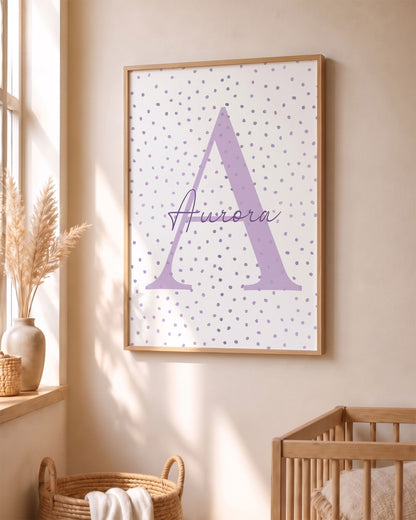 Quadro con Iniziale Personalizzata - Nome e Sfondo a Pois, colore viola per cameretta bambina.