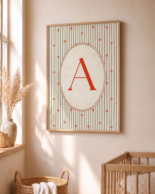 Quadro con Iniziale Personalizzata - Stile Classico e Fiocchi, colore rosso per cameretta bambina.
