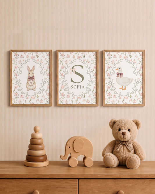 Set 3 Quadri Personalizzati - Iniziale, Coniglietto e Ochetta, colore rosa per cameretta bambina.