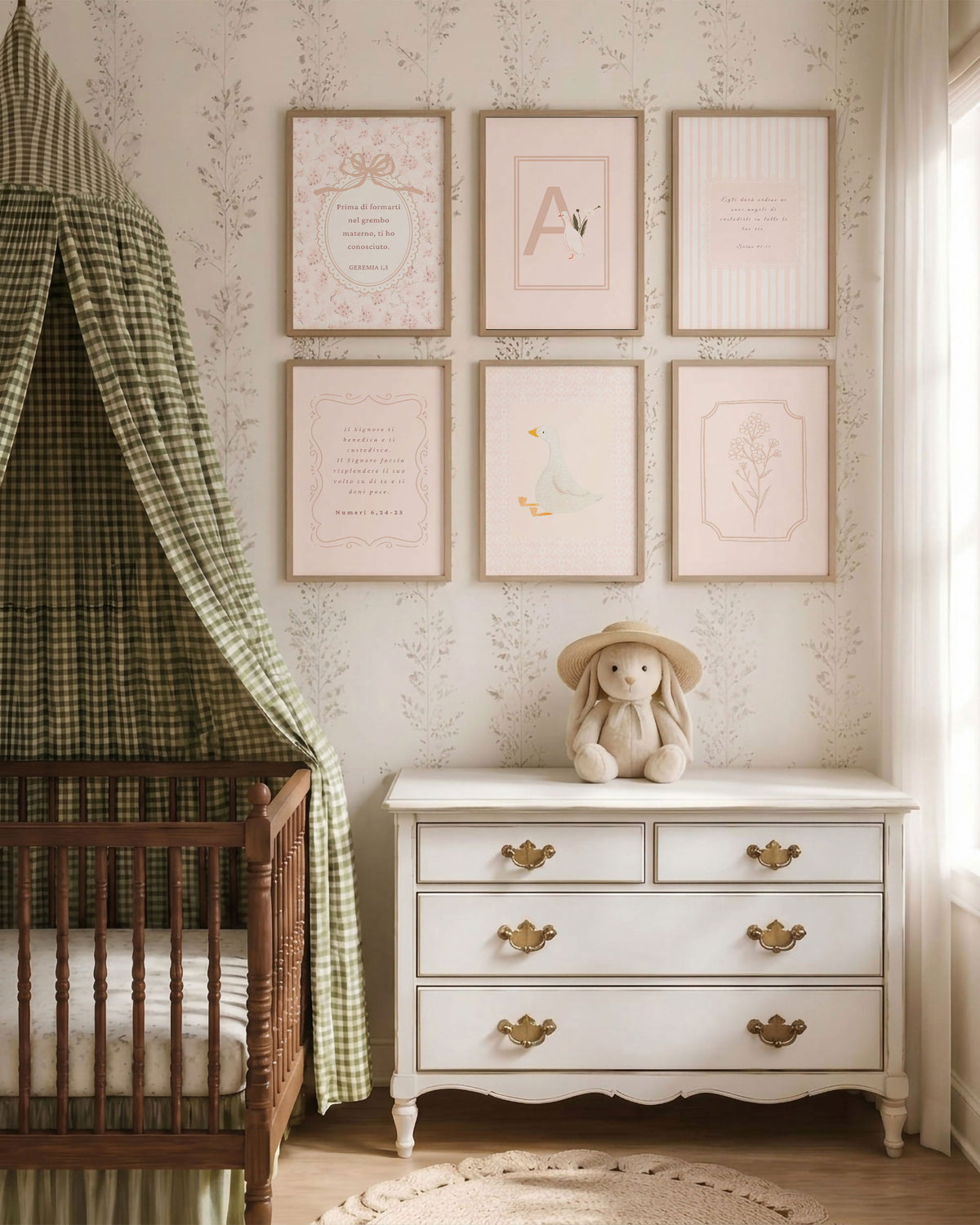 Set 6 Quadri Personalizzati - Iniziale, Animali e Versetti Biblici, colore rosa per cameretta bambina.