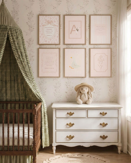 Set 6 Quadri Personalizzati - Iniziale, Animali e Versetti Biblici, colore rosa per cameretta bambina.