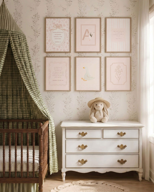 Set 6 Quadri Personalizzati - Iniziale, Animali e Versetti Biblici, colore rosa per cameretta bambina.